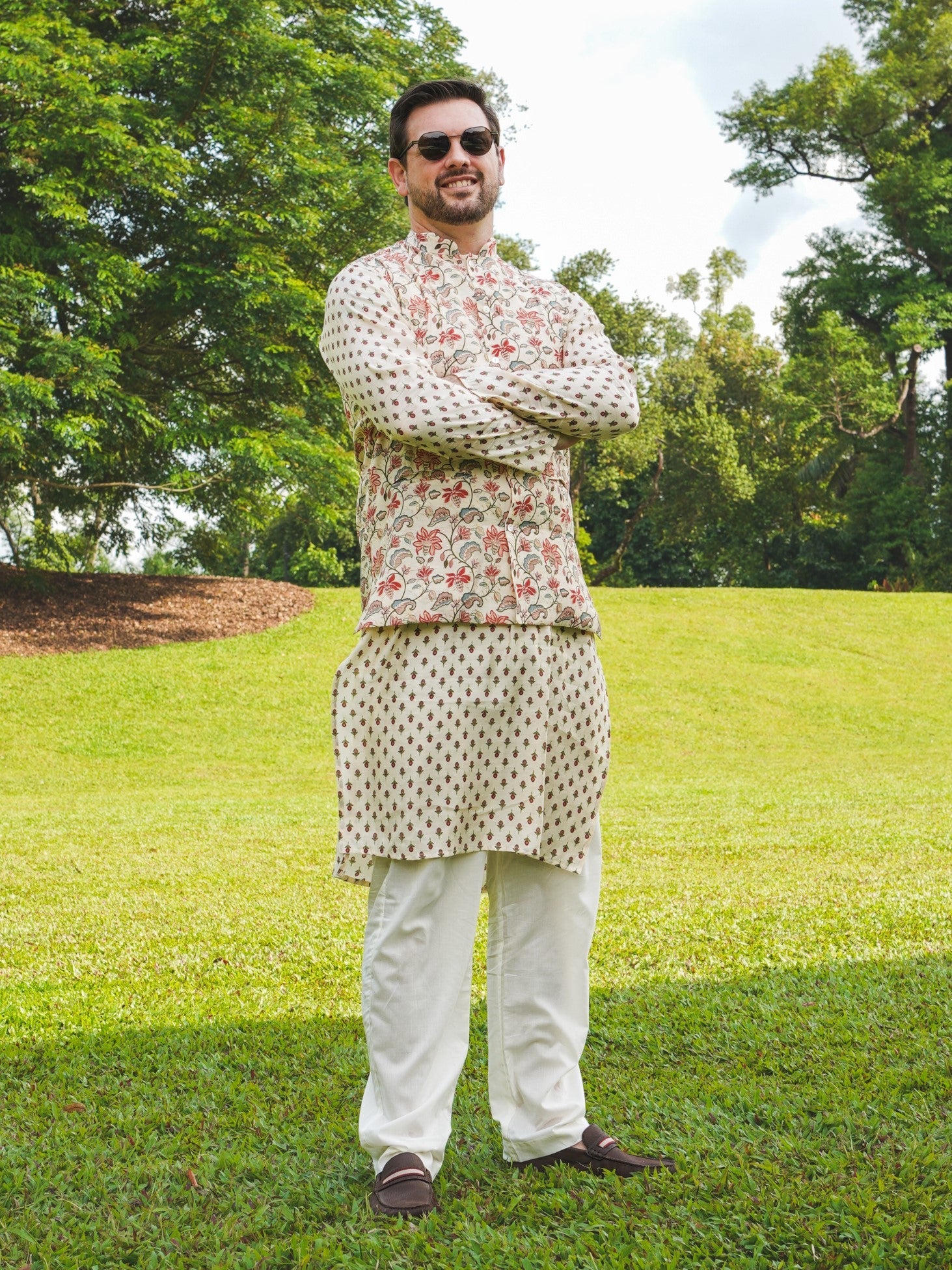 Nia Mens Pearl White Floral Kurta Pajama Jacket set in Muslin Cotton 2