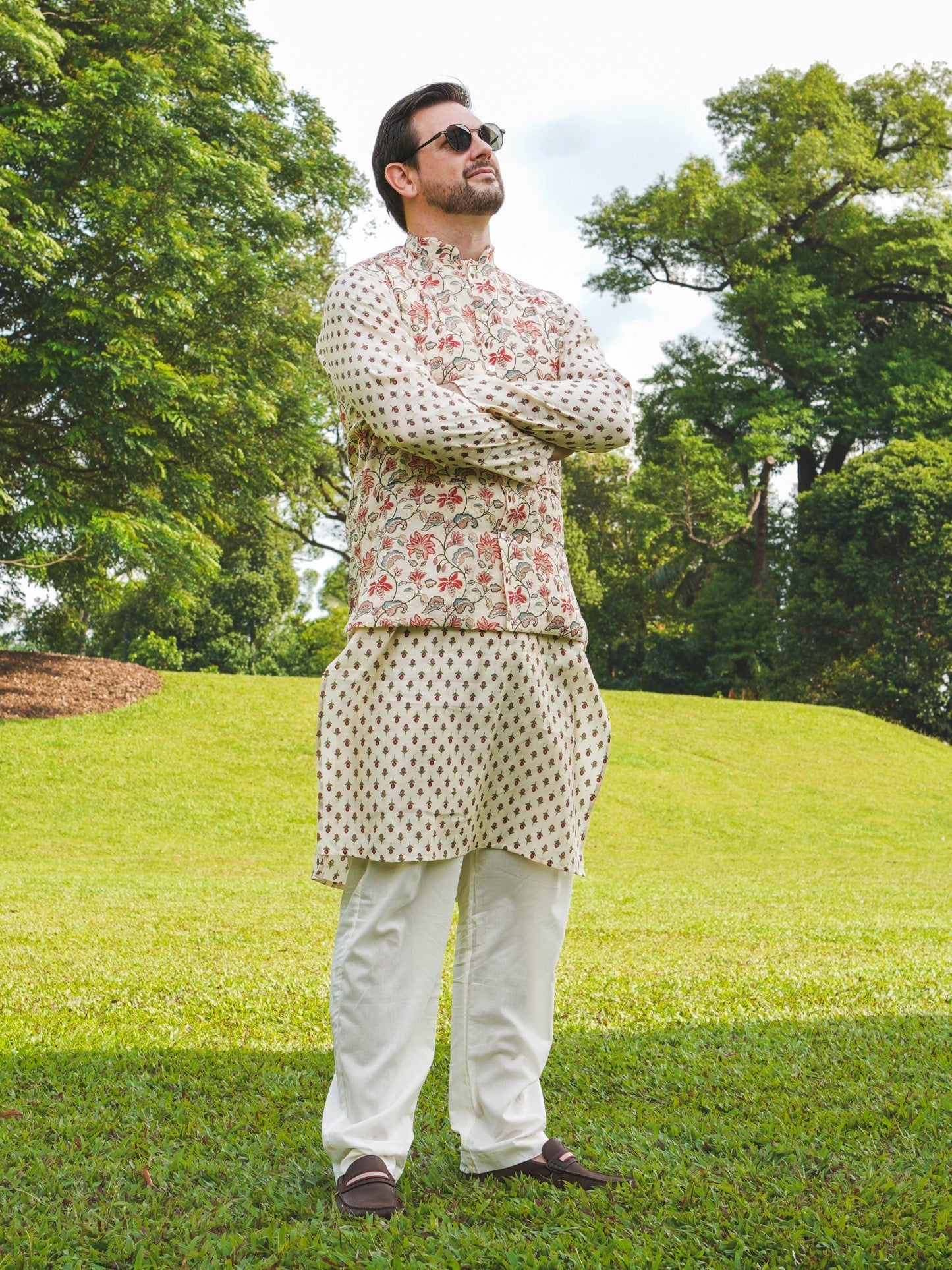 Nia Mens Pearl White Floral Kurta Pajama Jacket set in Muslin Cotton 3