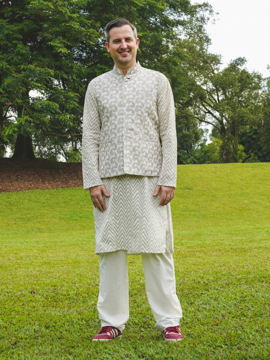 Zoya Mens White & Gold Kurta Pajama in Cotton