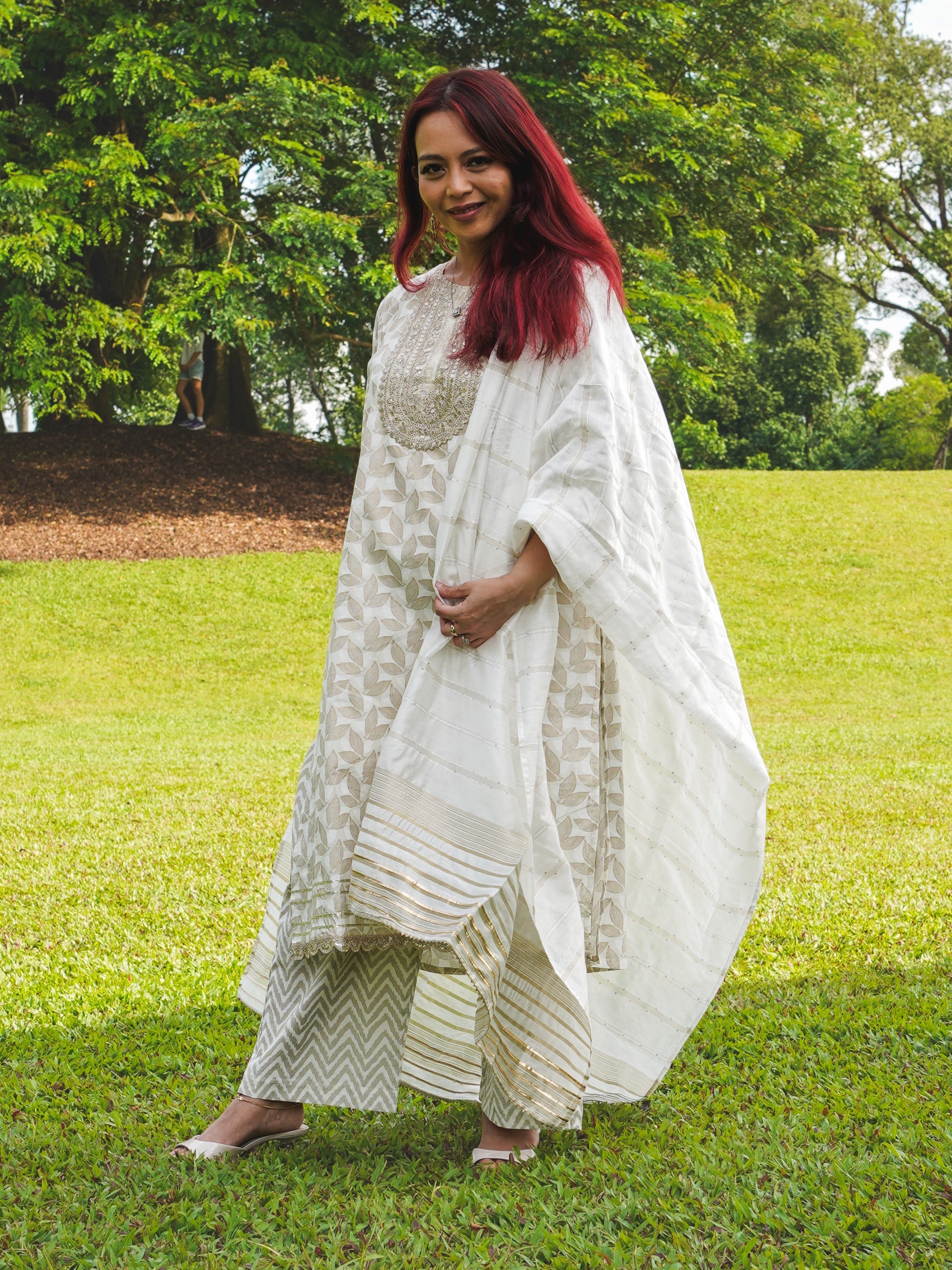 Zoya Women White & Gold Kurta Salwar in Cotton