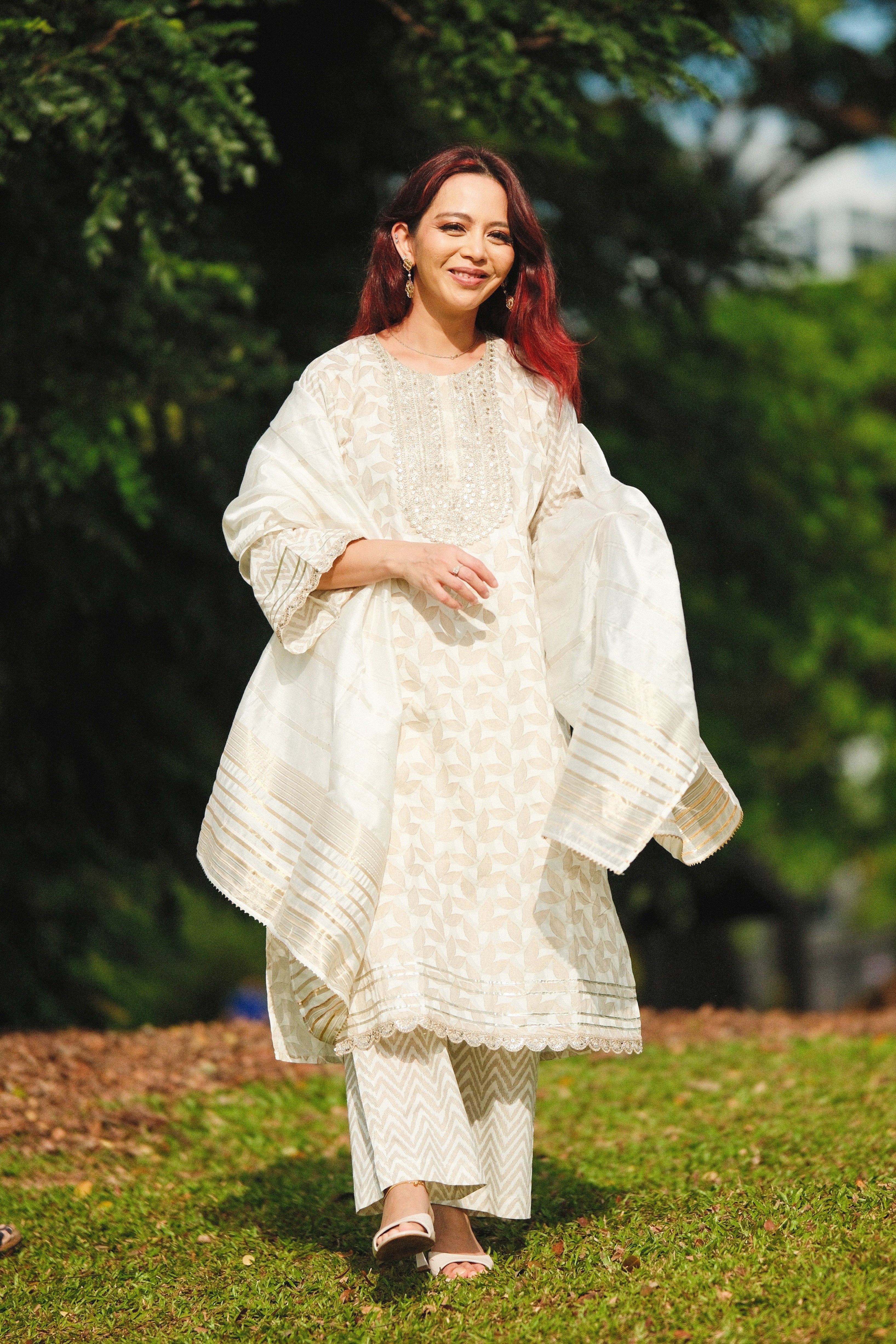 Zoya Women White & Gold Kurta Salwar in Cotton